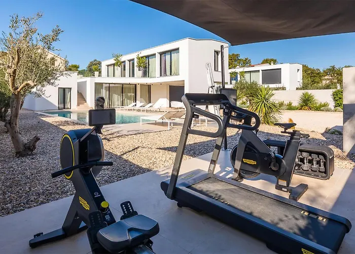 Aron * פאקוסטאן