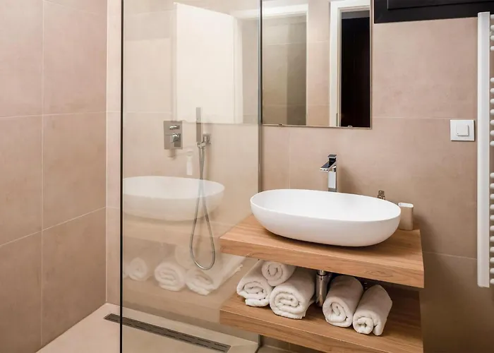 Aron * פאקוסטאן